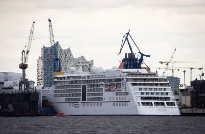 MS Europa 2 bezieht in Hamburg keinen Landstrom