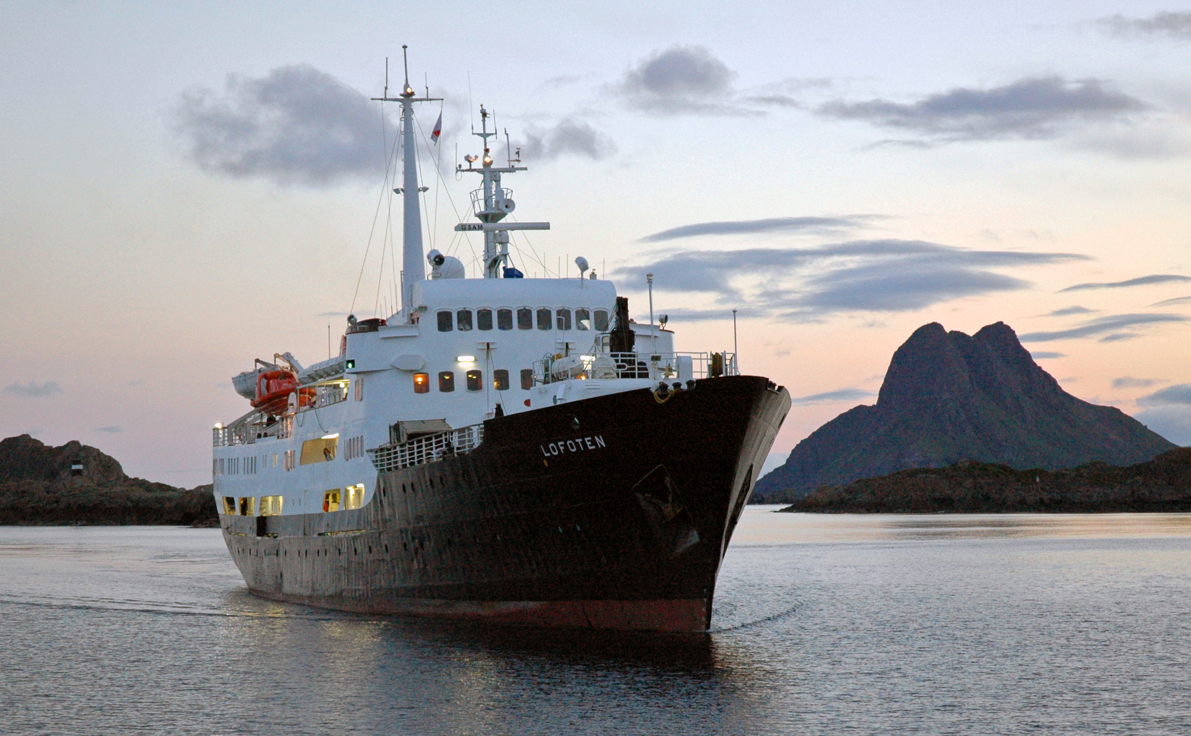 Hurtigruten Nostalgieschiff MS Lofoten wird zum Schulschiff