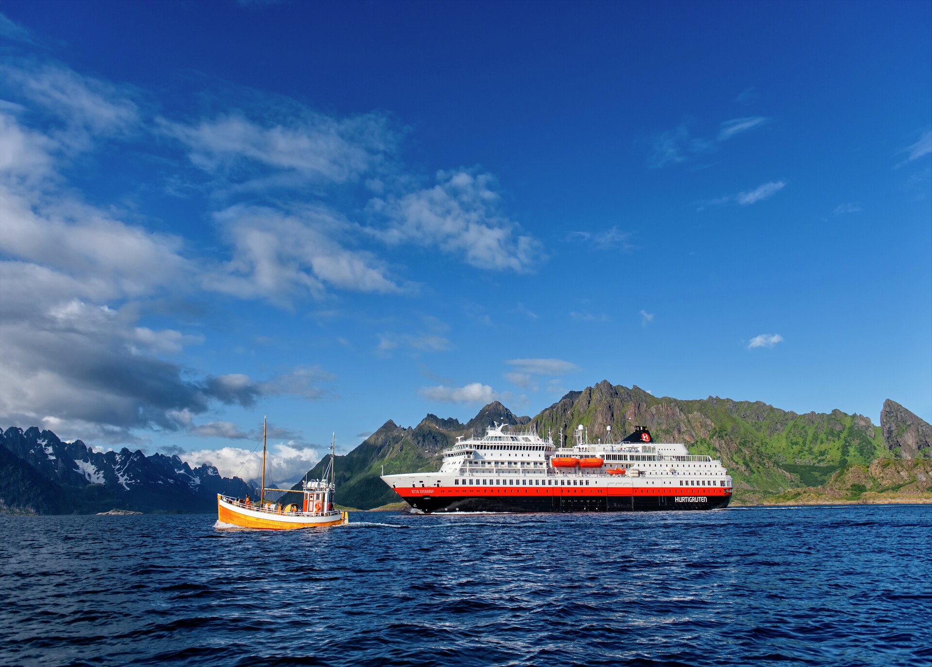 Erste Hurtigruten Expeditions Abfahrt ab Hamburg am 24. August