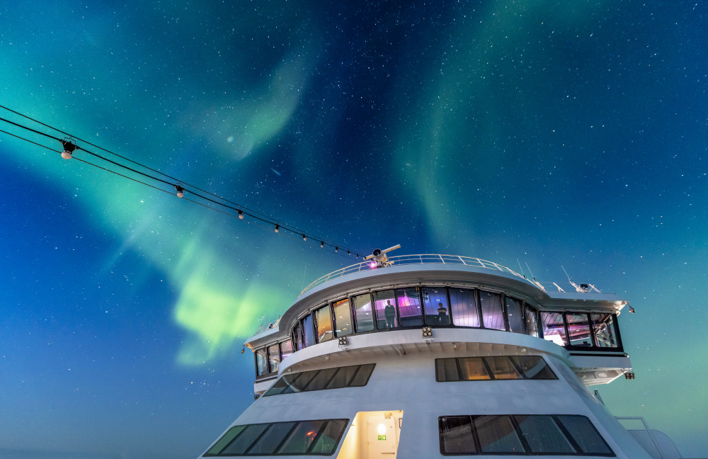 Erste Abfahrt von Hurtigruten Expeditions im Neuen Jahr
