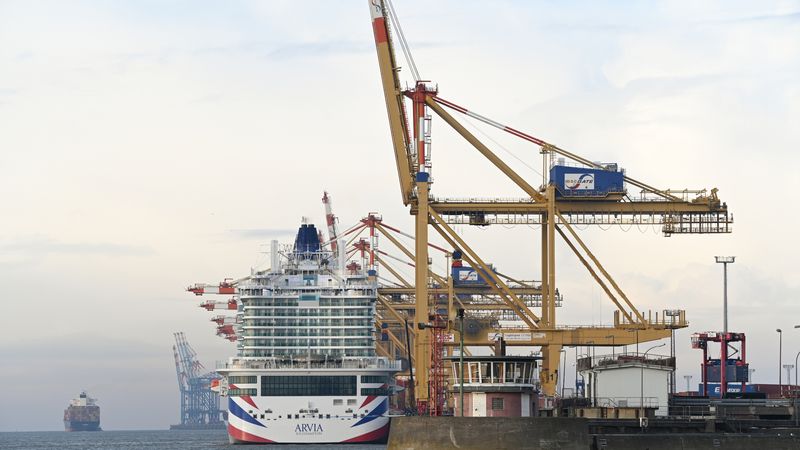 Meyer-Werft übergibt Kreuzfahrtschiff «Arvia» an Reederei