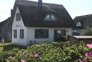 Urlaub mit Hund Reethaus Störtebeker direkt am Meer Grundstück eingezäunt