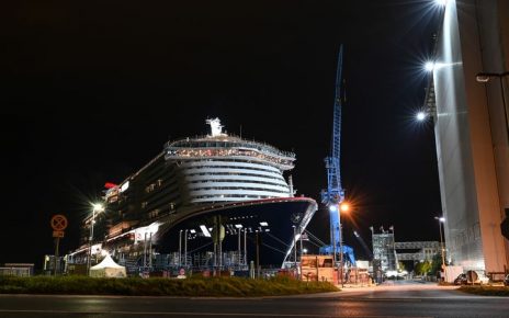 Neues Meyer-Kreuzfahrtschiff steht vor Emspassage