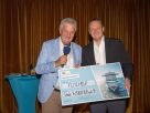 AIDA Präsident überreicht Scheck im Wert von 500.000 Euro für sieben neue AIDA Cruise & Help Schulprojekte