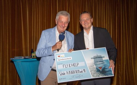 AIDA Präsident überreicht Scheck im Wert von 500.000 Euro für sieben neue AIDA Cruise & Help Schulprojekte