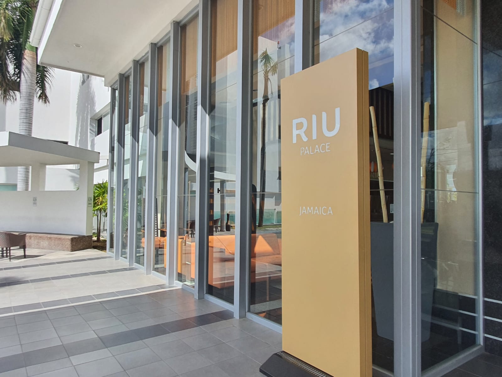 RIU plant, alle sieben Hotels in Jamaika bis Jahresende wieder zu öffnen