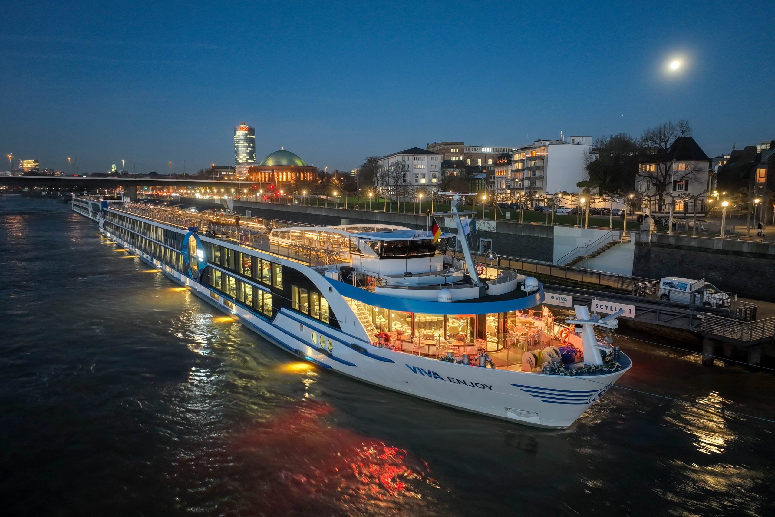 VIVA RIVERSIDE: Kreuzfahrt-Flair in Düsseldorf zur Adventszeit