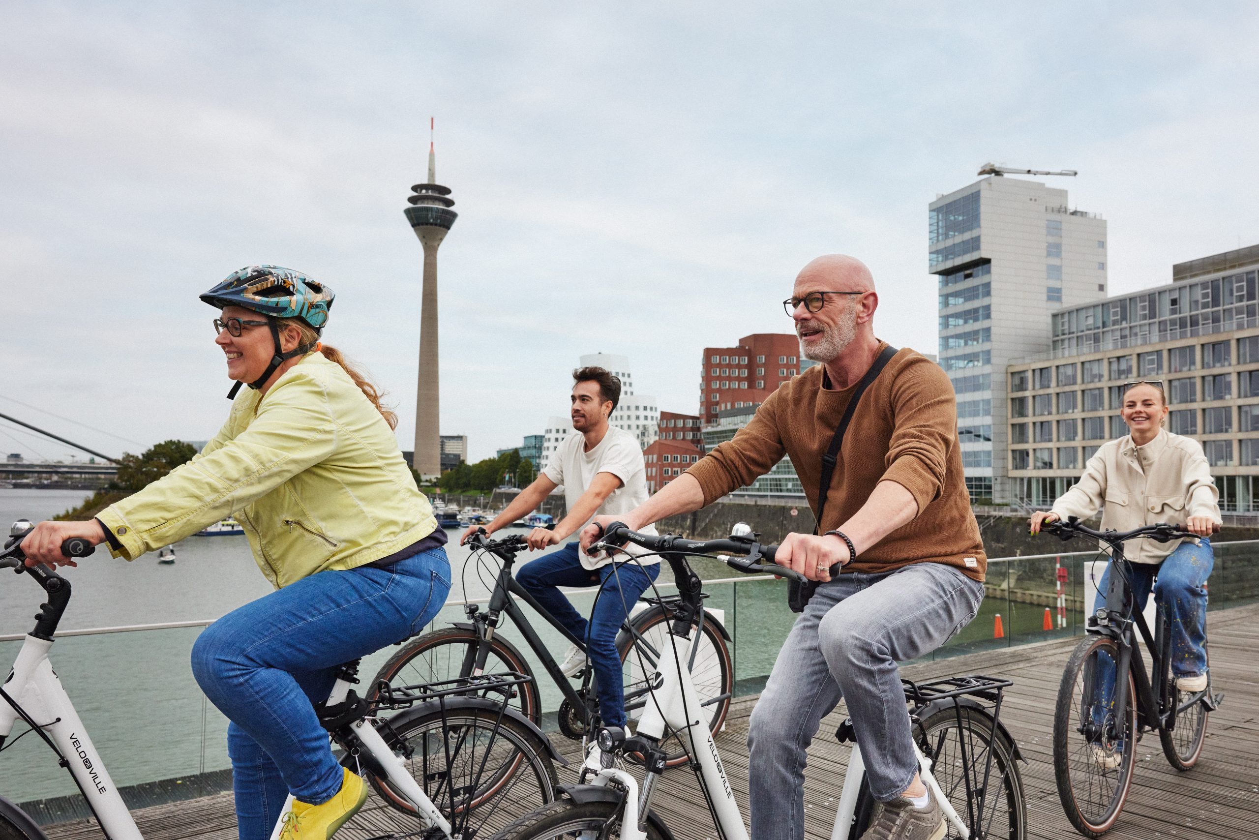 Aktivurlaub in Düsseldorf:Zwischen Rheinradweg und Rooftop-Bars
