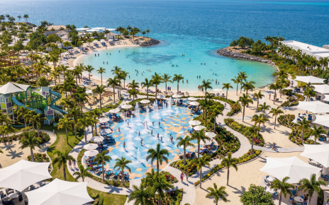 NEU! Paradise Sands – Ein exklusiver Strandbereich nur für Erwachsene bietet tagsüber ein entspanntes Sonnenbad und am Abend die perfekte Kulisse für Cocktails bei Sonnenuntergang. NEU! Mehr Cabanas – Eine größere Auswahl an luxuriösen Cabanas sorgt für noch mehr Komfort und individuelle Entspannung. NEU! Marine Conservation Experience – Das „Shifting Perspective“-Programm der MSC Foundation ermöglicht Gästen immersive Einblicke in den Meeresschutz − von Korallenrestaurierung über wissenschaftliche Entdeckungen bis hin zur interaktiven Erforschung der Ökosysteme des Ozeans. Zudem läuft der Ausbau des Piers, damit künftig zwei Schiffe gleichzeitig anlegen können und die Gäste direkt vom Schiff an Land gehen können. Die Fertigstellung ist für Ende 2027 geplant. Parallel dazu wird eine zweite,, noch unbenannte private Insel entwickelt, intern als „Little Cay“ bezeichnet. Sie orientiert sich am Konzept von Ocean Cay und wird ein weiteres einzigartiges Inselerlebnis mit unberührten Stränden, Naturerlebnissen, luxuriöse Einrichtungen und Wassersportangeboten bieten. Für weitere Informationen besuchen Sie die Website von MSC Cruises.