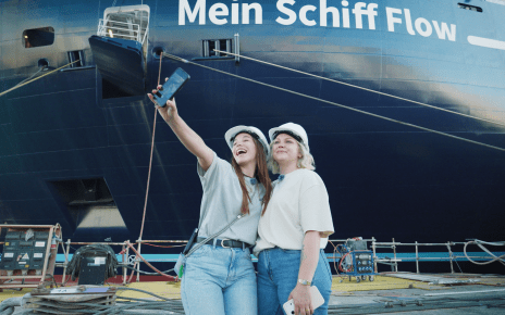 Gangway frei: Crew Mass Arrival markiert besonderen Meilenstein auf dem Weg zur Indienststellung der Mein Schiff Flow