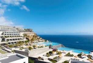 Von Tomatenfeldern zum Designhotel: Wie La Gomeras Terrassenlandschaft die Architektur des Bancal Hotel & Spa prägt