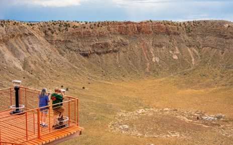 Premiere in Arizona: Erstmals wandern Besucher auf dem Grund des berühmten Meteor Craters