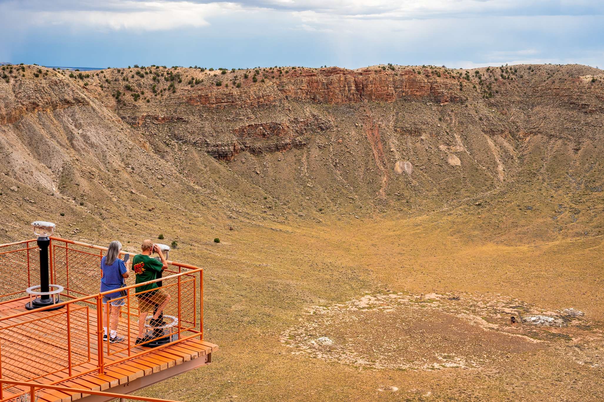 Premiere in Arizona: Erstmals wandern Besucher auf dem Grund des berühmten Meteor Craters